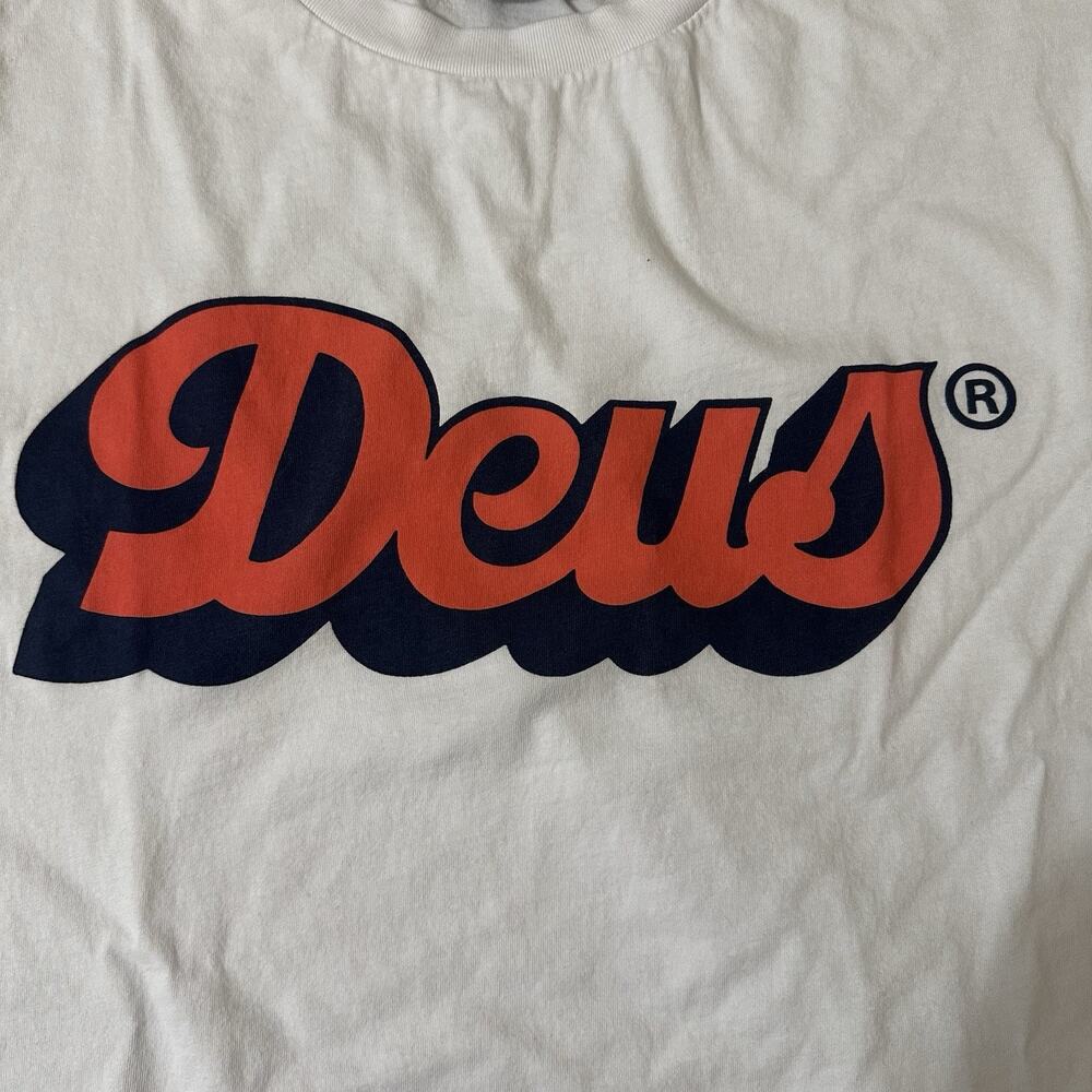 Deus Ex Machina t shirt xl. White Short Sleeved.
